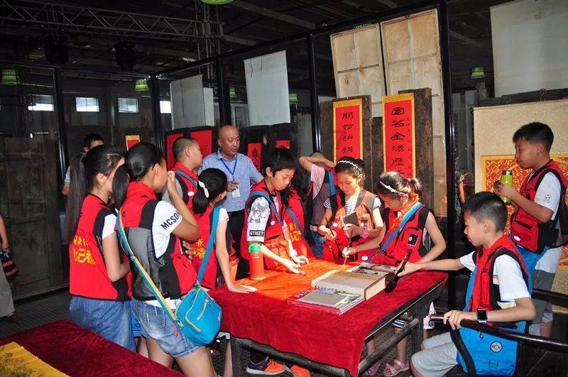 街舞：王一博battle上场突变，战略被王嘉尔看穿，保镖紧张调设备